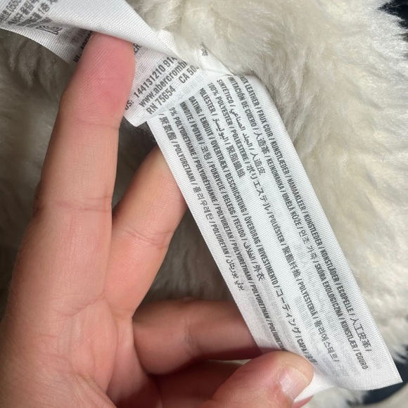 Abercrombie & Fitch Cropped Vegan Leather Sherpa oversized Jacket Size Medium - Picture 9 of 9